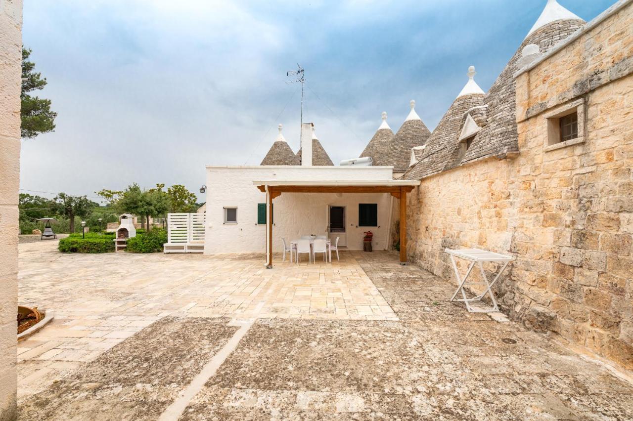 Trullo Il Focolare In Masseria Cisternino Exterior photo